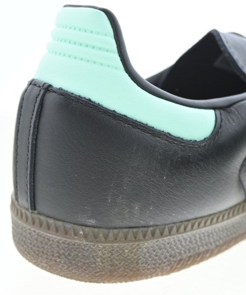 adidas 運動鞋