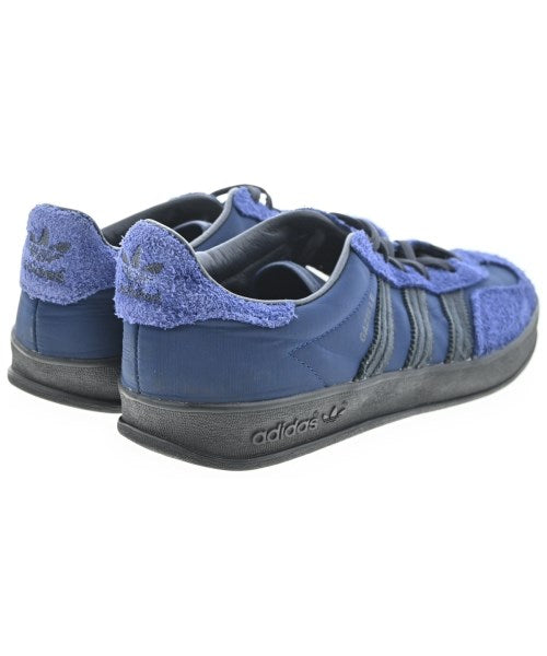 adidas 運動鞋
