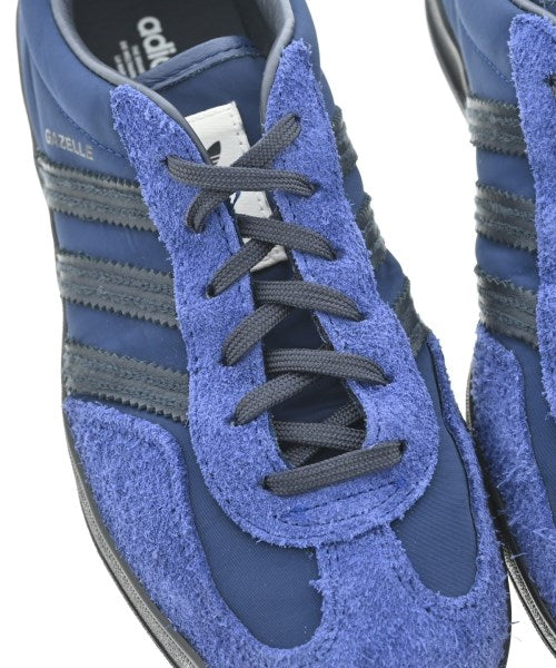 adidas 運動鞋