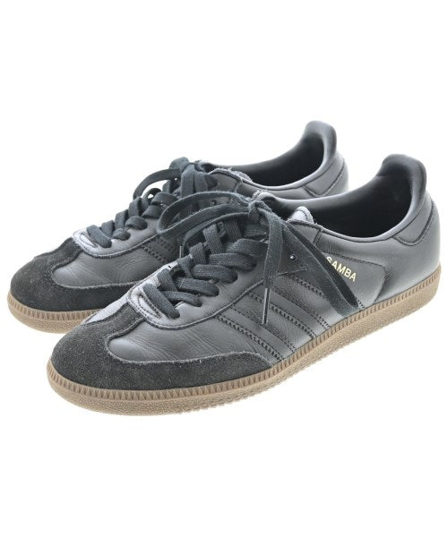 adidas 運動鞋