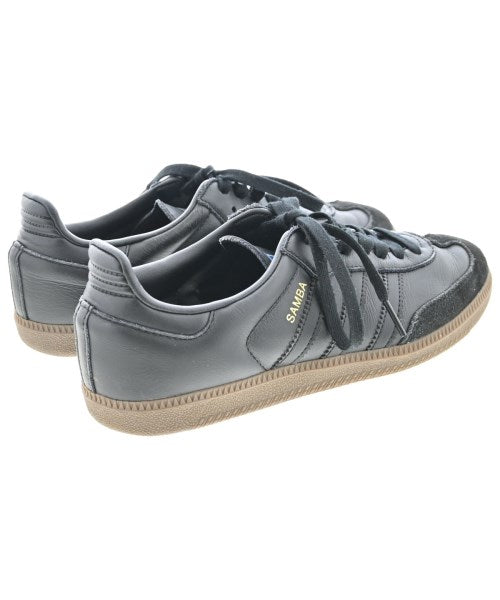 adidas 運動鞋
