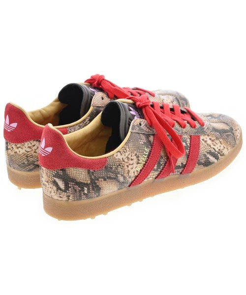 adidas 運動鞋