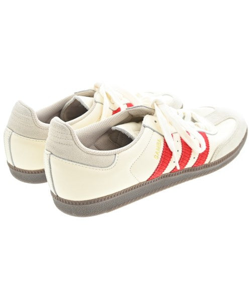 adidas 運動鞋