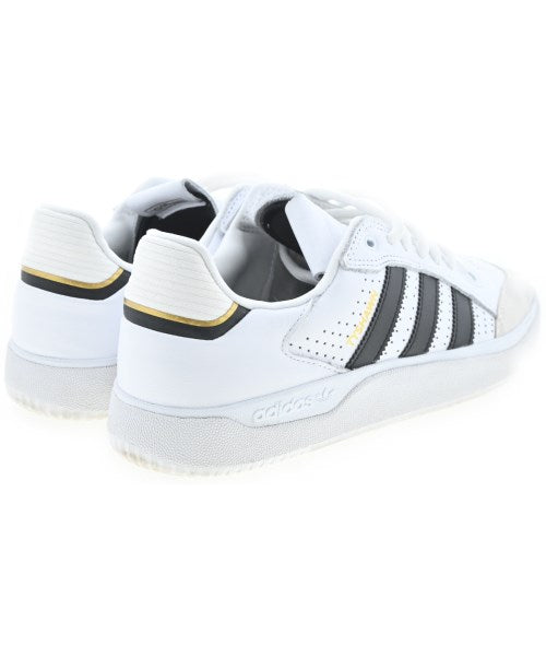 adidas 運動鞋