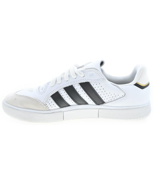 adidas 運動鞋