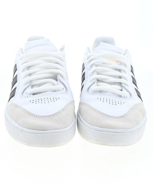 adidas 運動鞋