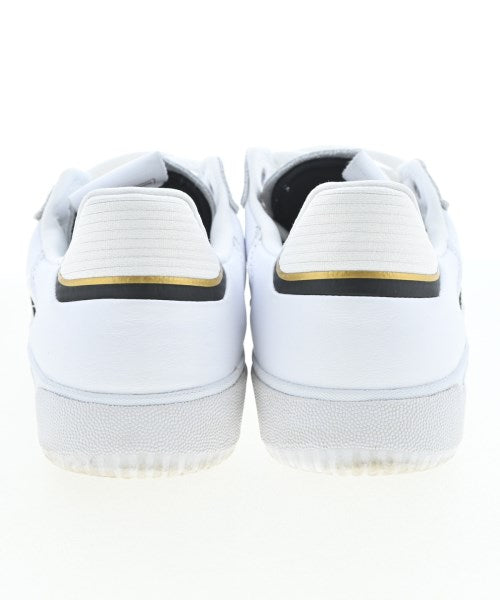 adidas 運動鞋