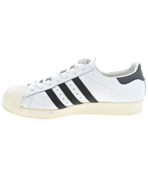 adidas 運動鞋