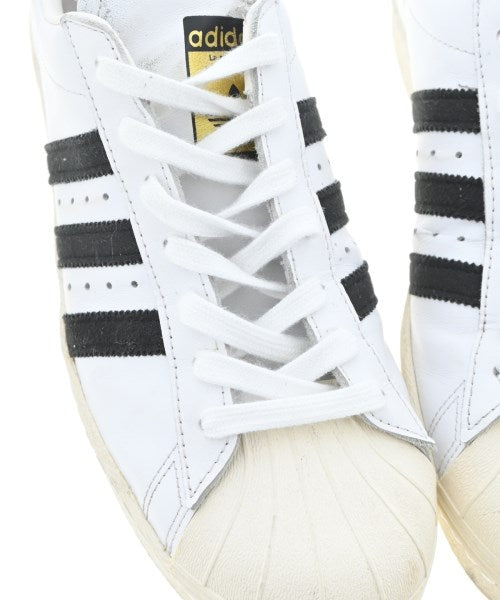 adidas 運動鞋