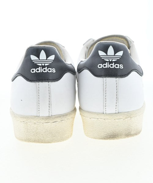adidas 運動鞋