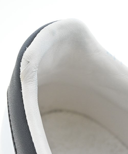 adidas 運動鞋