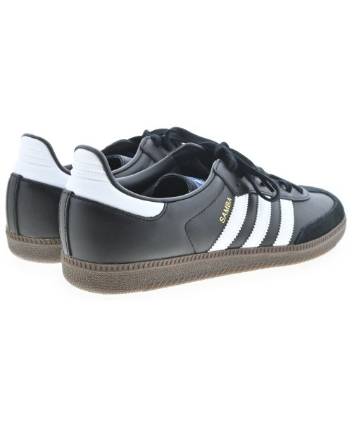 adidas 運動鞋