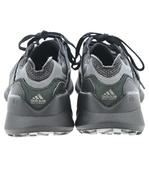 adidas 運動鞋