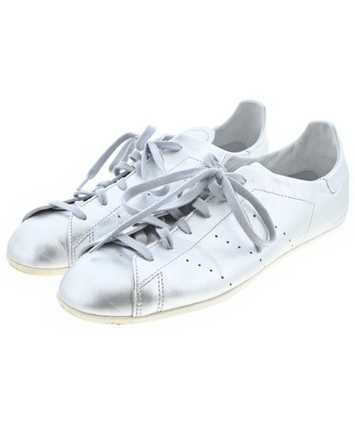 adidas 運動鞋