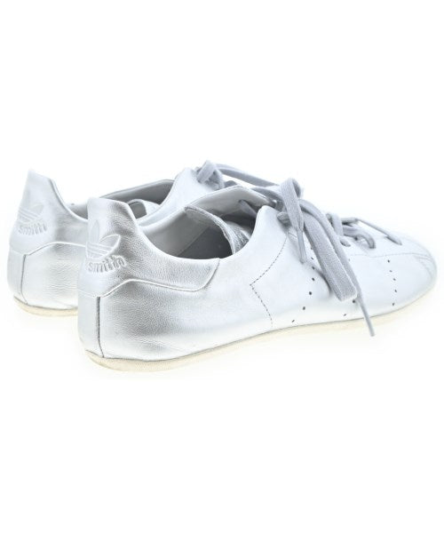 adidas 運動鞋