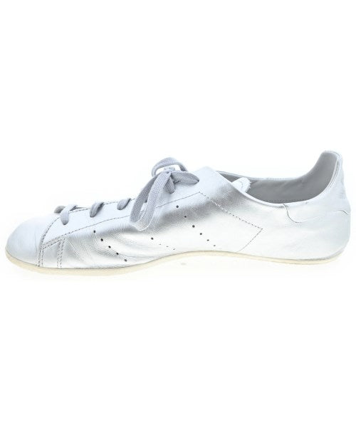 adidas 運動鞋