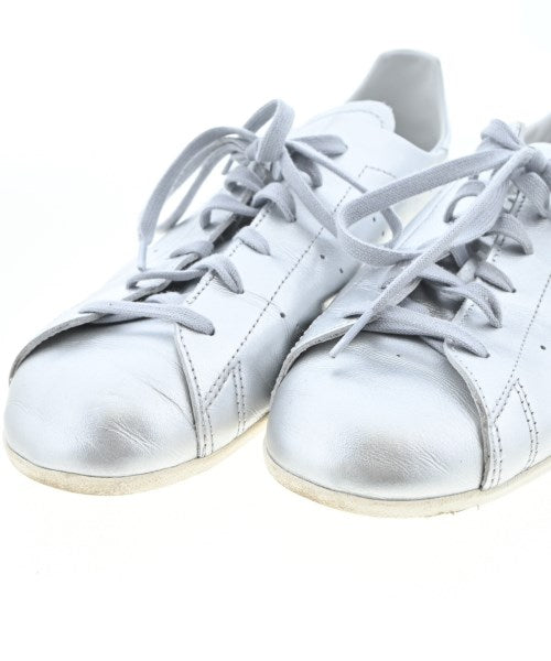 adidas 運動鞋