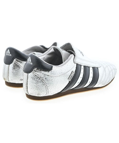 adidas 運動鞋