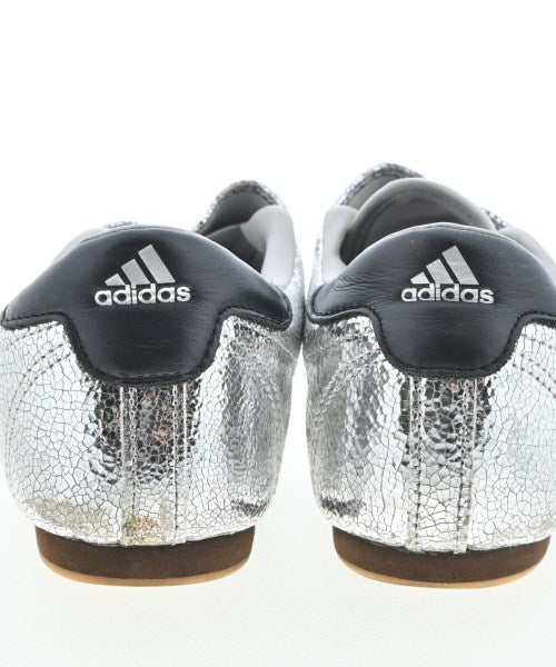 adidas 運動鞋