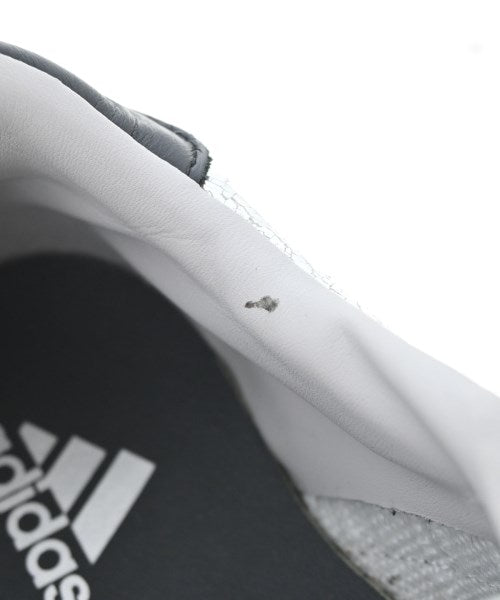 adidas 運動鞋