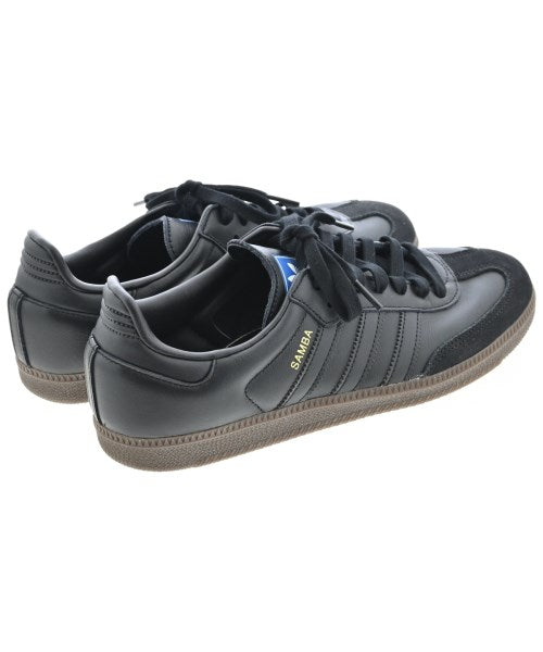 adidas 運動鞋