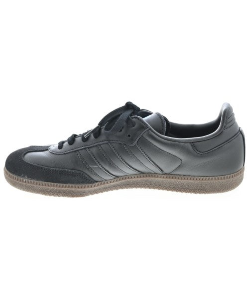 adidas 運動鞋