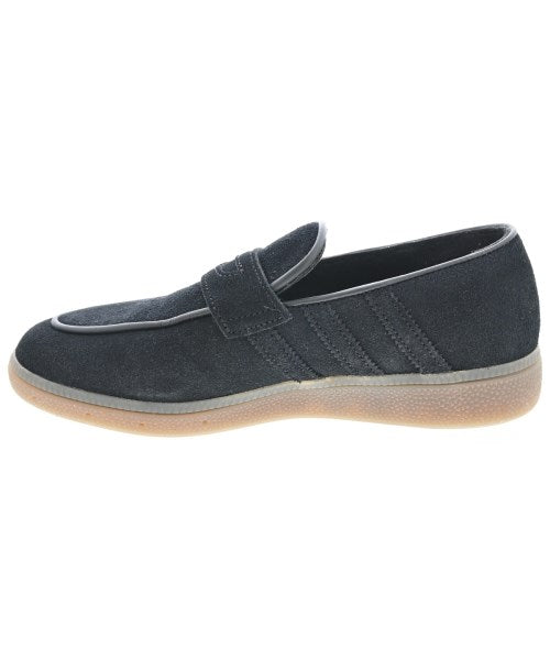 adidas 運動鞋