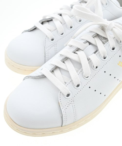 adidas 運動鞋