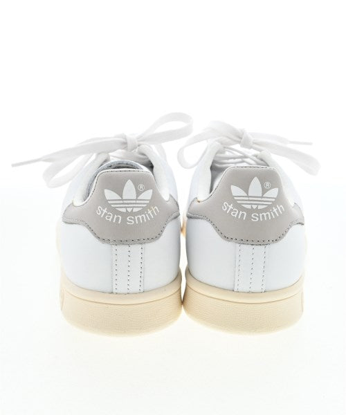 adidas 運動鞋