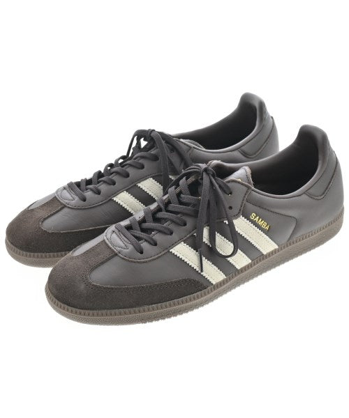 adidas 運動鞋
