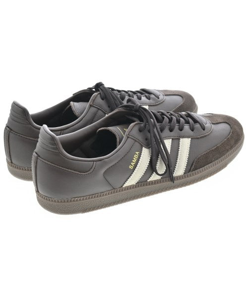 adidas 運動鞋
