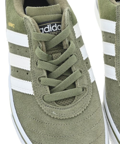 adidas 運動鞋