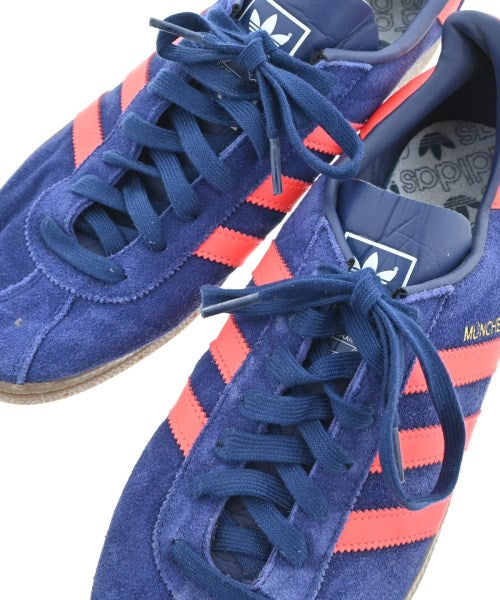 adidas 運動鞋