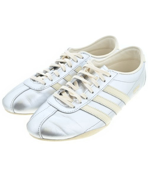 adidas 運動鞋