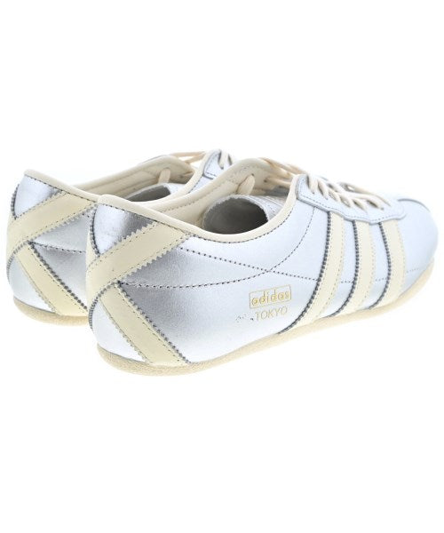 adidas 運動鞋