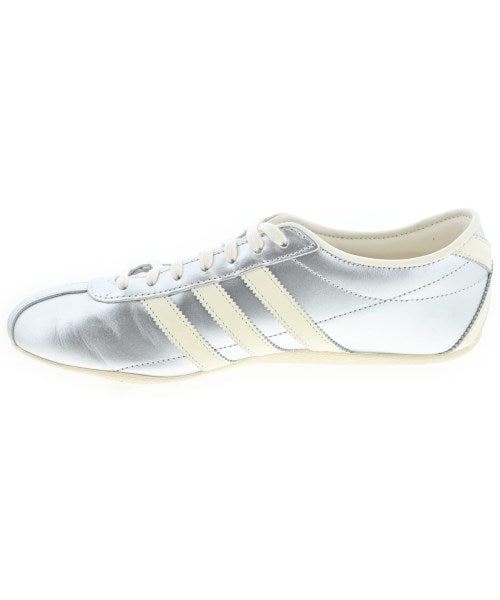 adidas 運動鞋