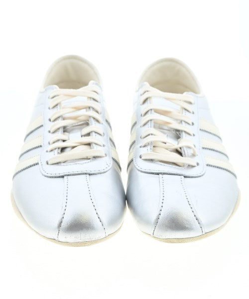 adidas 運動鞋