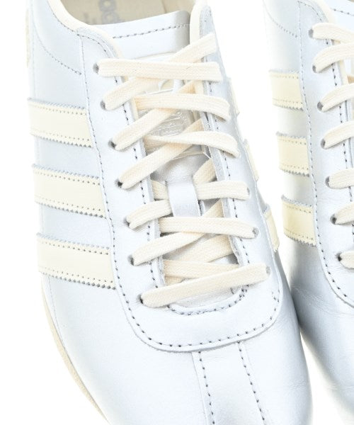 adidas 運動鞋