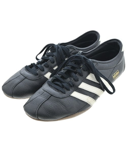 adidas 運動鞋