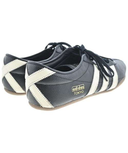 adidas 運動鞋