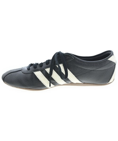 adidas 運動鞋