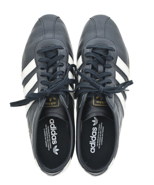 adidas 運動鞋