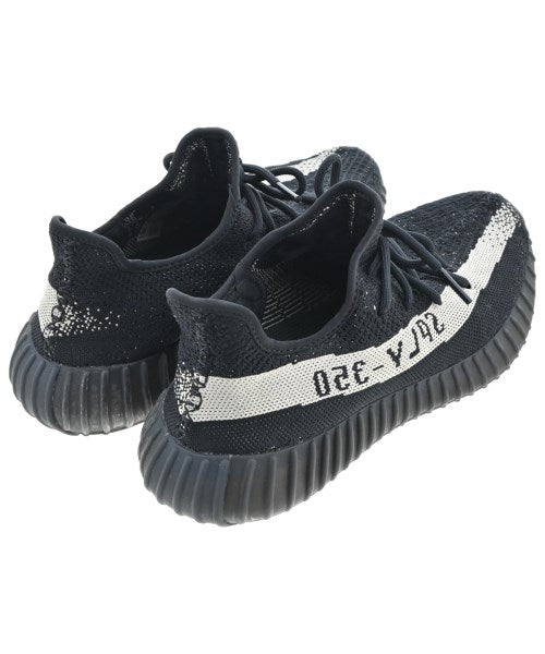 adidas 運動鞋