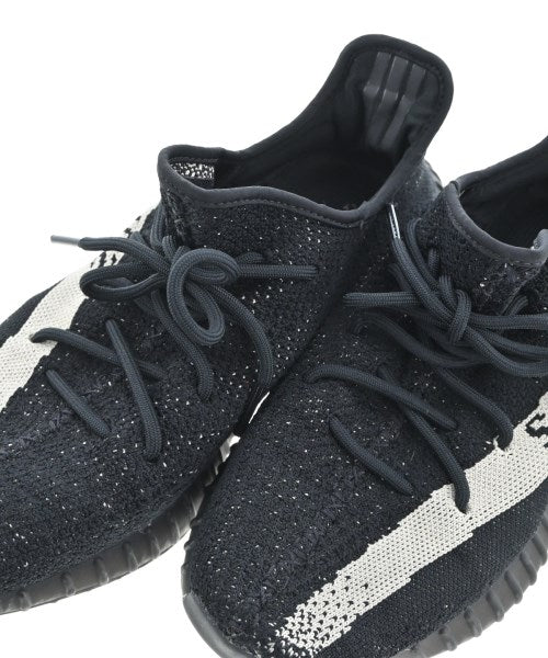 adidas 運動鞋