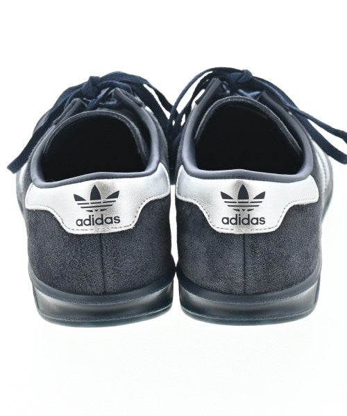 adidas 運動鞋