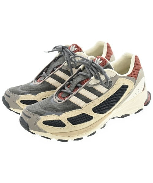 adidas 運動鞋