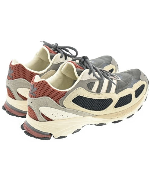 adidas 運動鞋