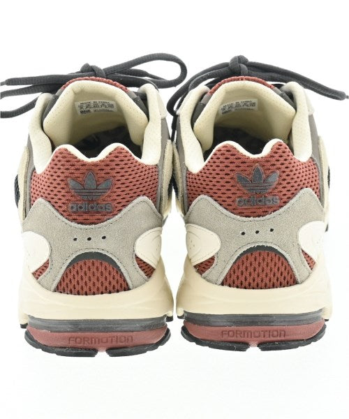adidas 運動鞋