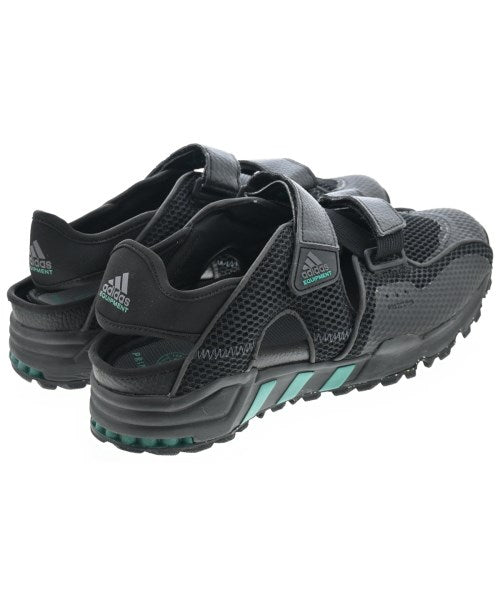 adidas 運動鞋