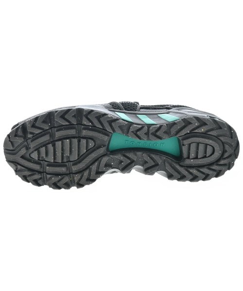 adidas 運動鞋